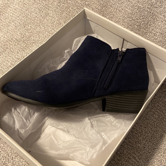 Navy/marine coloured women's suede booty size 9M. - Picture 2 of 4